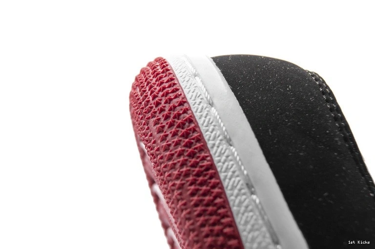 Black Low Jordan Toe 553558-116  1 0204